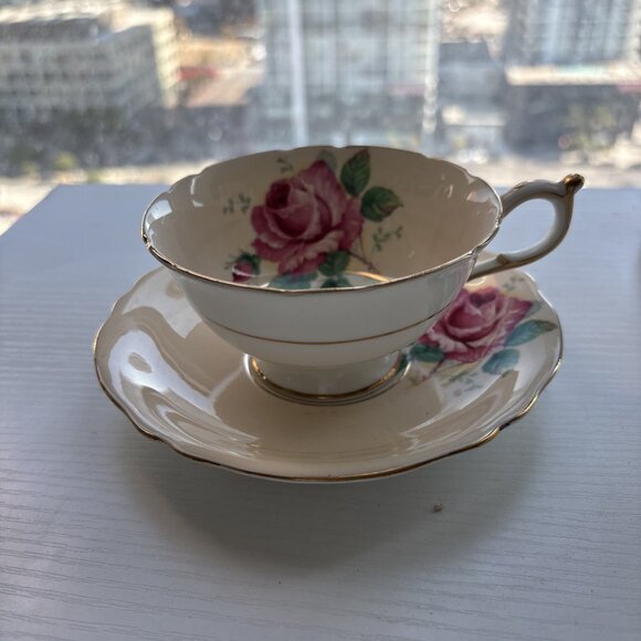 Beautiful Vintage Paragon Pale Yellow and Pink Rose teacup and Saucer - Picture 2 of 8